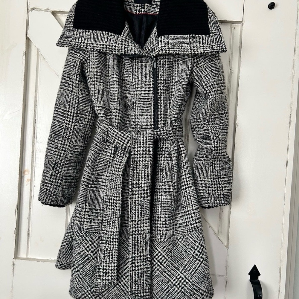 Express Women’s coat Sz medium